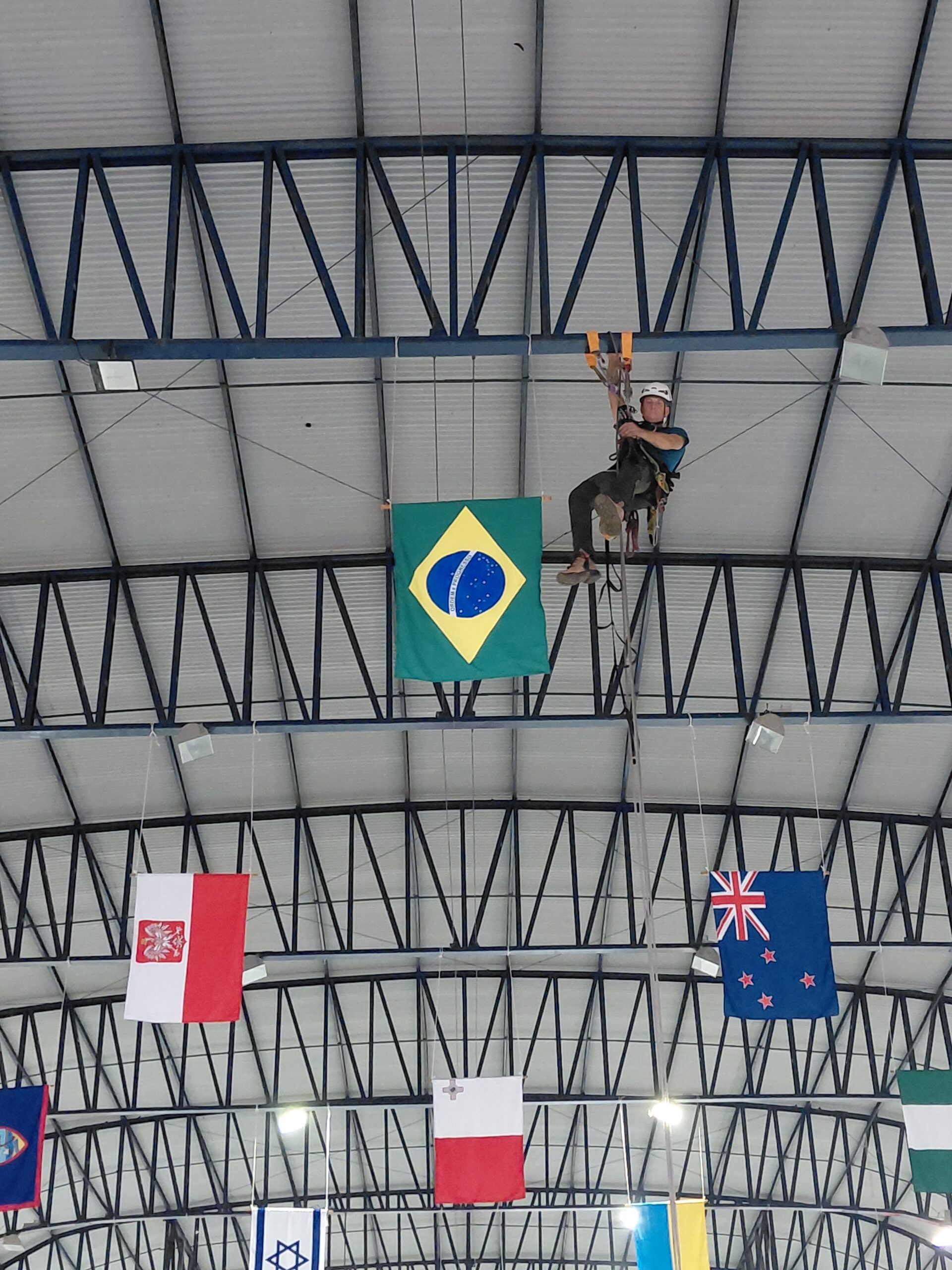 Instalação de Bandeiras em Ambiente Interno — EXPOSOL