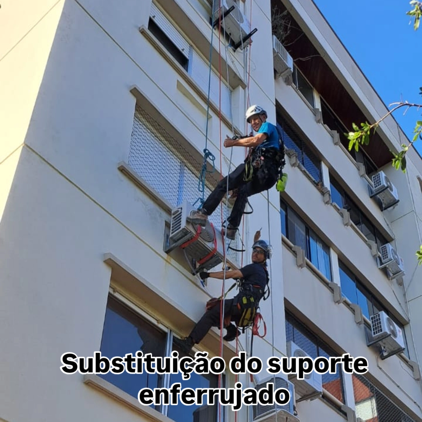 Substituição de suporte de condensadora enferrujado — Cond. Solar das Figueiras