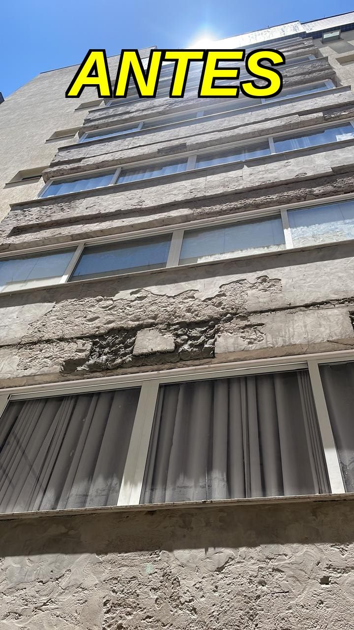 Fachada recuperada com acesso por cordas — antes